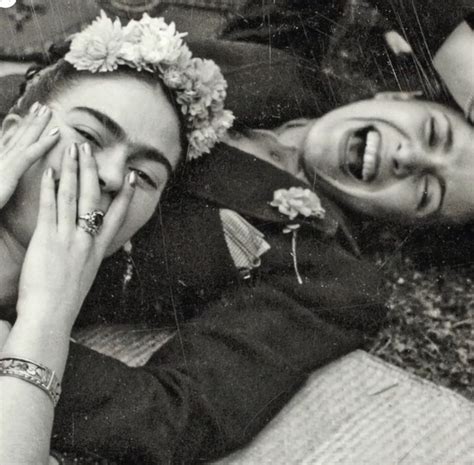 Pin De Lva Em Frida Kahlo La Diosa Retratos Antigos Retrato Cartazes Vintage