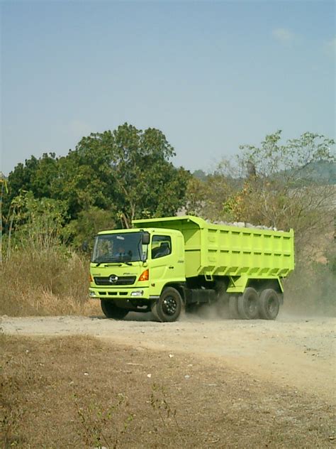 Free photo: Hino Truck - Bspo06, Dust, Green - Free Download - Jooinn