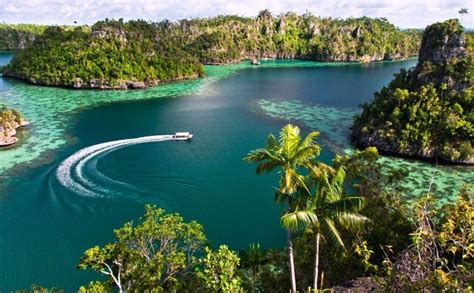 Tempat Wisata Terkenal Di Papua Barat