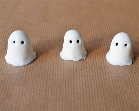 12 Fondant Ghost Cupcake Toppers For Halloween Cupcakes Ghost Etsy