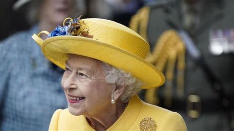 Dobrak Tradisi Kuno Kerajaan Inggris Ratu Elizabeth Pilih Menyusui