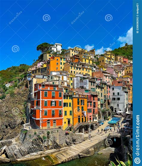 Riomaggiore Fisherman Village Cinque Terre En Italia Foto De Archivo