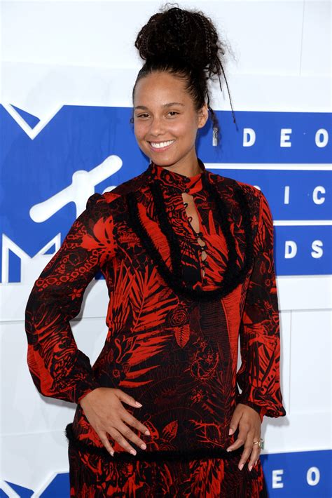 Why Alicia Keys Wears Makeup Again After Giving It Up In 2016