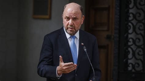 Ignacio briones warned of grave consequences for chile's economy of three weeks of violent ignacio briones said the weakening of the peso was a sign of worry that he and his colleagues. "Es una persona más que preparada": Ministro Alfredo ...