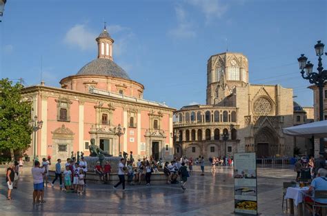 An example of valence is when two atoms of hydrogen combine with one atom of oxygen to form a molecule of water. Visiter Valence en Espagne : Incontournables et bonnes ...