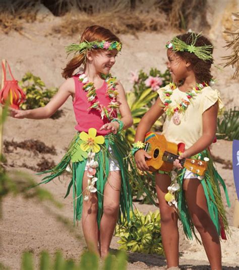 Foamies Island Girls At Hawaiian Outfit Luau Outfits Luau