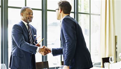 7 Tips On Proper Handshake Etiquette