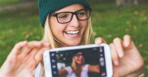 9 Tips For Taking Better Selfies Taking Good Selfies Better Selfies Instagram Advertising