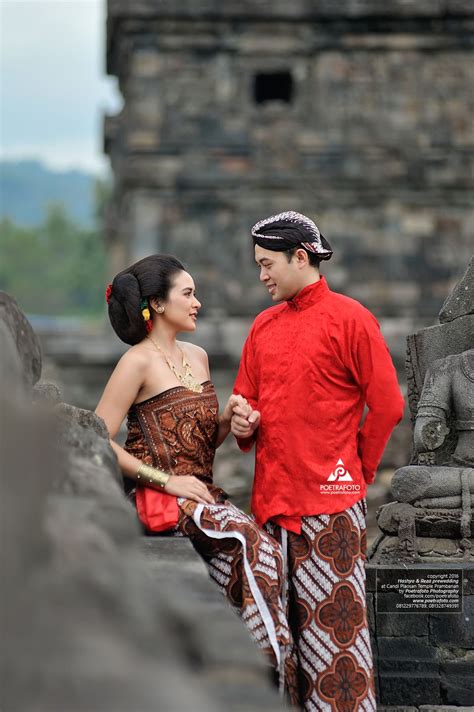 Foto Prewedding Jawa Kuno Klasik Lucu Elegan Di Candi Plaosan