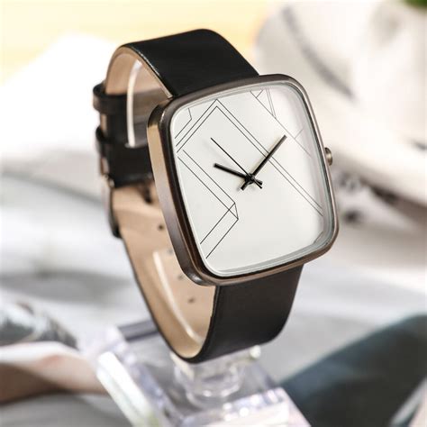 Exquisite Big Dial Simple Women Dress Watches Retro Leather Female