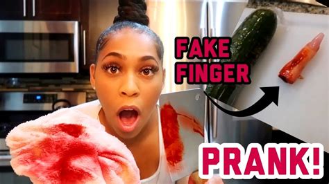 Omg I Cut Off My Finger Watch Me Prank My Dad Youtube