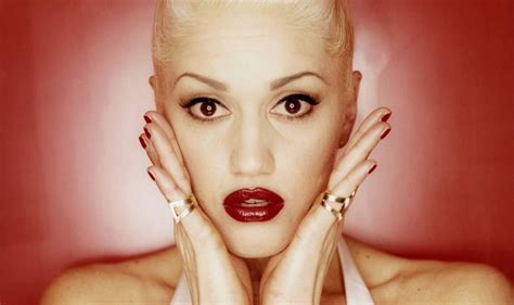 Download Gwen Stefani Red Lips And Nails Wallpaper