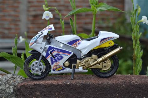 In addition, it is lightweight and durable. Top 10 Best Electric Motorcycles For Kids Of 2020 - Buying ...
