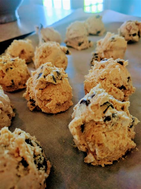 Prueba nuestros fat bombs de mousse de chocolate con chocolate de alta calidad, para un snack keto y sin gluten lleno de energía y sabor. Chocolate Chip Cookie Dough Fat Bombs (Super Low Carb ...