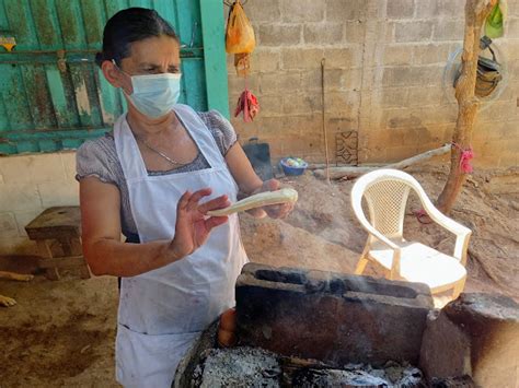 Gallitos Para Día De La Cruz Una Tradición Muy Peculiar En Suchitoto