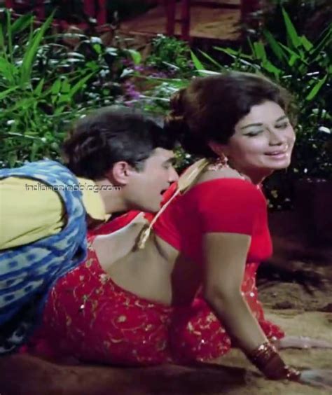 Nanda Bollywood Yesteryear Train Movie 22 Hot Saree Back Hd Caps