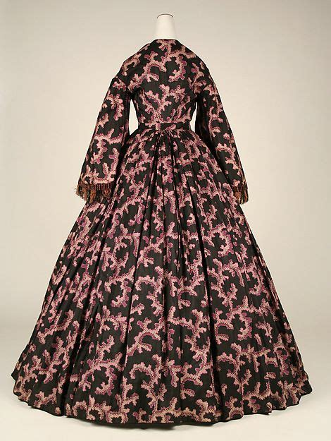 The influence that military uniforms played on women's dress during the years of the civil war is evident 1830s, when the high waist of the empire silhouette was lowered and the skirts became more bell shaped, to the late 1860s, when the fullness of the skirts. Pin on 1860s Dresses