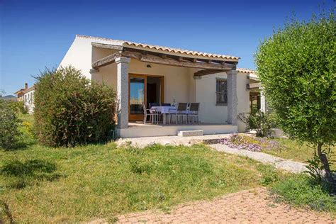 Villen, häuser im grünen und unterkünfte direkt am meer. Ferienhaus-, Bungalow- und Fewo-Details Haus am Budoni ...