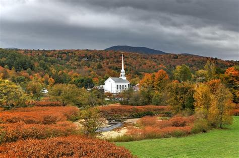 Premium Photo Stowe Panorama In Autumn With Colorful Foliage And