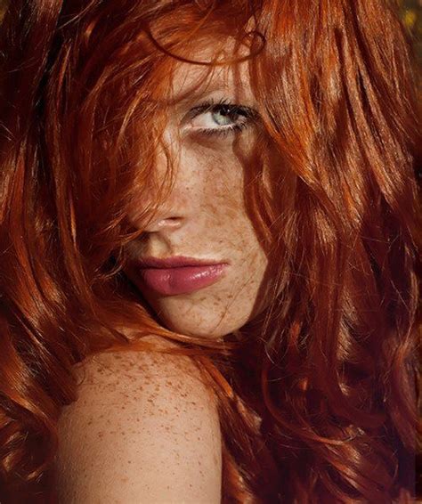 Redhead Redhair Ginger Greeneyes Ruiva Olhosverdes Beautiful Freckles Redheads Freckles