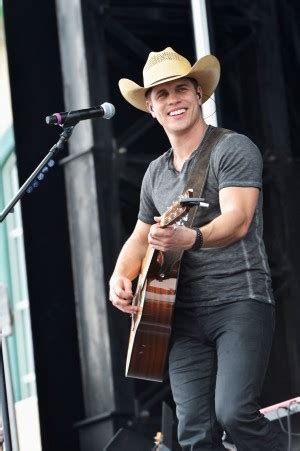 Dustin Lynch Height Weight Body Measurements Celebrity Stats