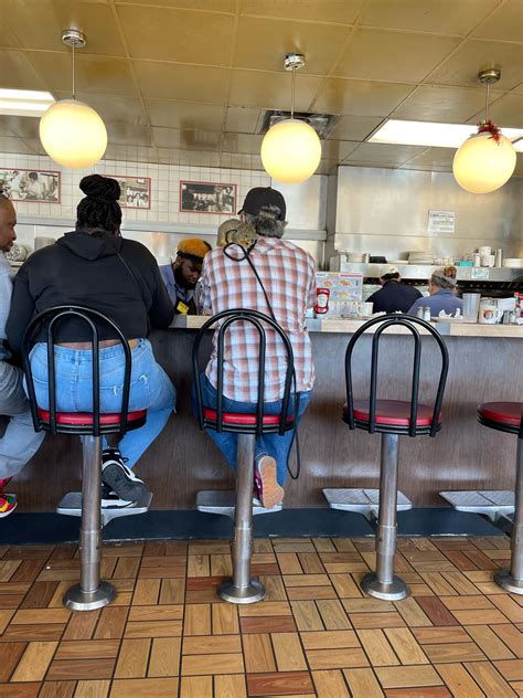Waffle House welcomes all species : r/wafflehouse