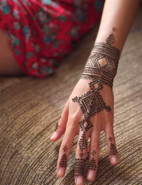 18 Henna Wrist Tattoos That Are Very Cute Styleoholic