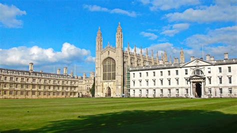 Kings Collage Cambridge Punting In Cambridge