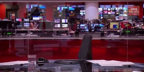 Lowerthird green screen video | high resolution full hd. BBC News Presenter Martine Croxall Finds Herself In Front ...