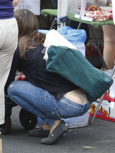 Jennifer Garner Thong Slip While Leaving A Market In Brentwood