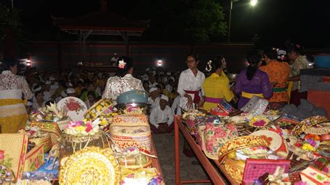 Persembahyangan Hari Saraswati di Pura Bhuana Shanti - Pura Bhuana Shanti