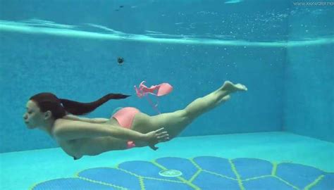 Sazan Cheharda On And Underwater Naked Swimming Tnaflix Porn Videos