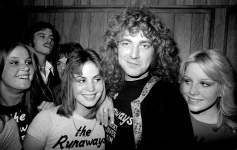 Robert Plant With Lita Ford Joan Jett And Cherie Currie Of The