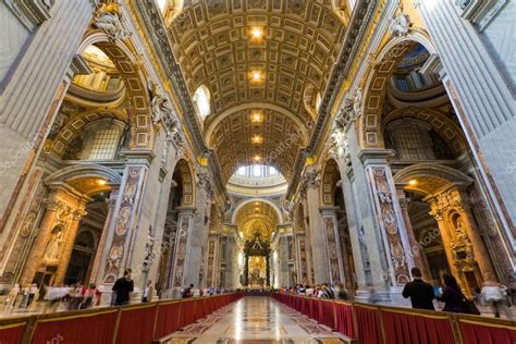 Interno Della Basilica Di San Pietro In Vaticano Vaticano