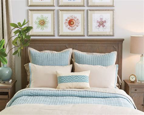 How To Arrange Decorative Toss Pillows On Bed Bed Pillow Arrangement Bed Cushions Arrangement