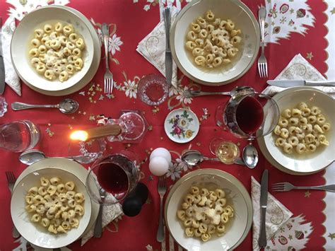 Dennoch wird man damit der italienischen küche nicht gerecht, denn kaum eine andere länderküche spiegelt das wider, was die italiener verinnerlicht. lifestyle-italienisches-weihnachtsessen-essen-weihnachten ...