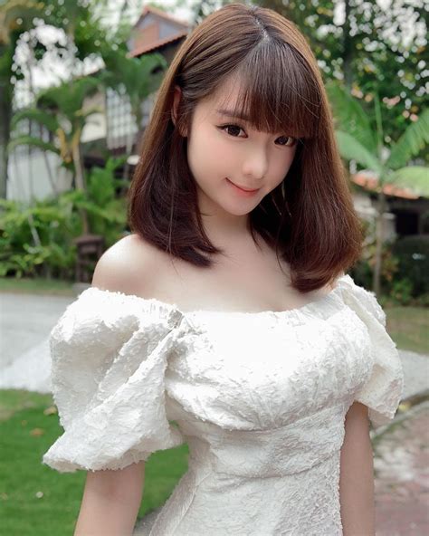 Romance Novels Are Dreamlikemalaysian Tongyan Busty Girl Amy Xianger Is Proud Of Her Body