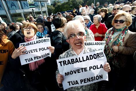 Miles De Jubilados Se Movilizan Por Una Subida Digna De Las Pensiones
