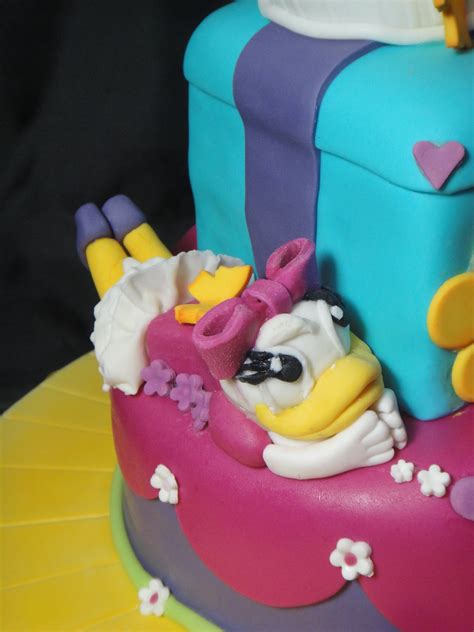 Its Caked On Daisy Duck Cake