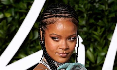 Rihanna Angers Hindus With Disrespectful Ganesha Pendant Rihanna