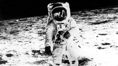 Astronaut Neil Armstrong Walking On The Moon 7211969 Jim Heath Tv