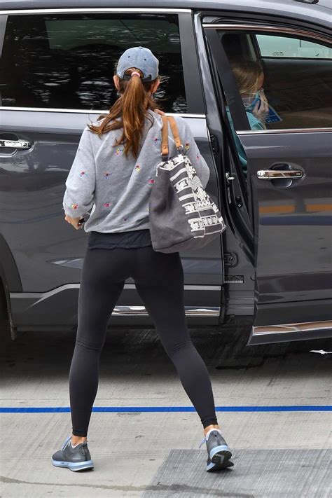 Jennifer Garner Wears A Grey Sweatshirt And Black Leggings While Out