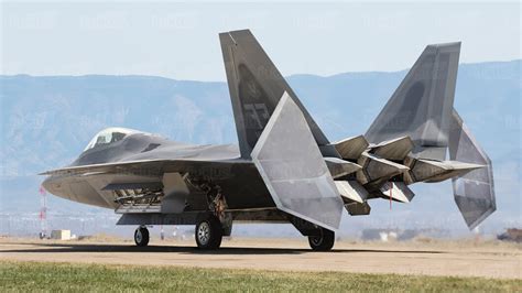 Testing The Aggressive Design Of The Us F 22 To Its Extreme Limit Youtube