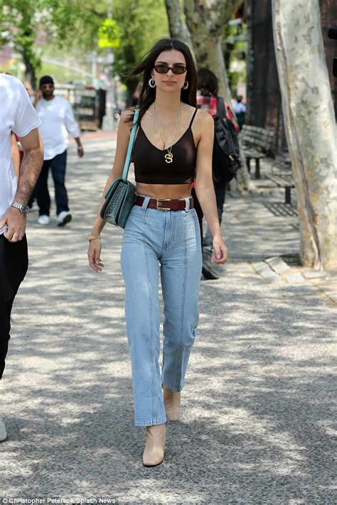 Emily Ratajkowski Flashes Cleavage And Midriff As She Grabs Lunch