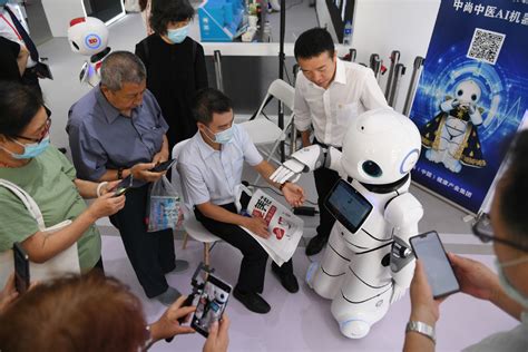 High Tech Medical Robots Debut At Beijing Fair Cn
