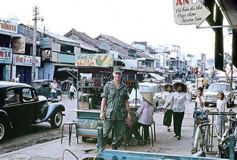 Dafür steht ein schnappschuss des fotoreporters hubert „hugh van es. thethaodulich10 on Twitter: "Images of Saigon before 1975 ...