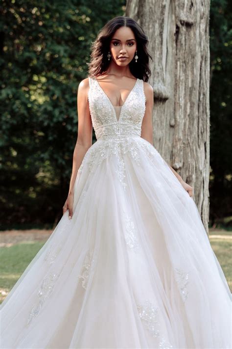 C604 Allure Couture Classic Bridal Wedding Dress