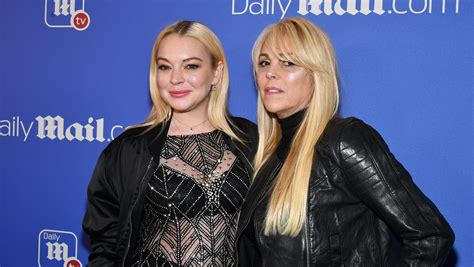 Lindsay Lohans Mother Dina Lohan Faces Drunk Driving Charges