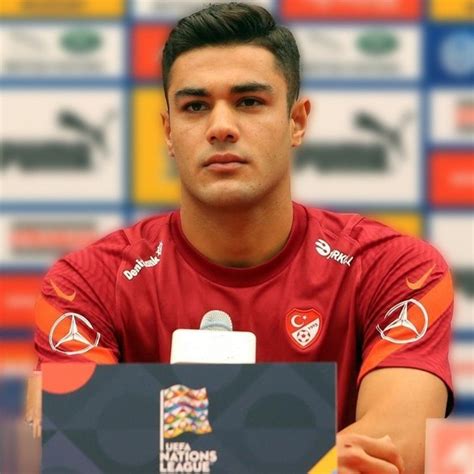 Ozan kabak galatasaray altyapısında yetişmiş ve galatasaray tarafından yüksek bonservis bedeli ile avrupa'ya satılmış oyunculardan bir tanesidir. Doğaç Yıldız - Yasak Elma Dizisi Yiğit - Kimdir, kaç ...