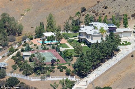Chris Brown Beefs Up Security At His California Mansion Daily Mail